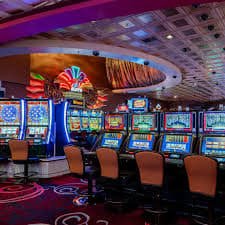Shwebet88 တိုက်ရိုက်ကာစီနို Blackjack Live Dealer Table Myanmar ကစားသမားများ Strategy ကစားနေသောမြင်ကွင်း